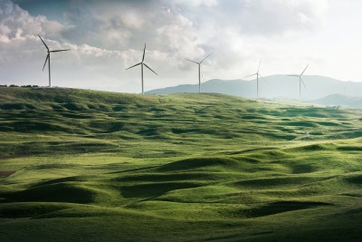 Windräder in der Landschaft