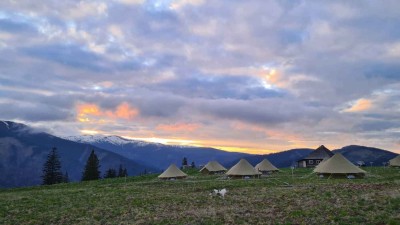 Glamping Site Poiana Tamas Wilderness Camp