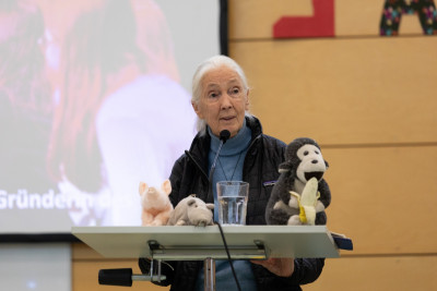 Jane Goodall speaks at the podium