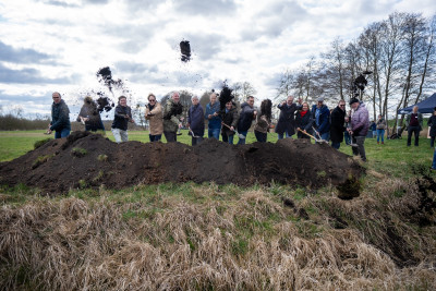 Those responsible shovel together at the symbolic ground-breaking ceremony